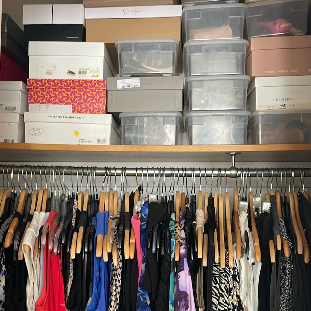 Everything must go!!!! Make an offer it’s yours✨ happy poshing 🛍️👠👗
